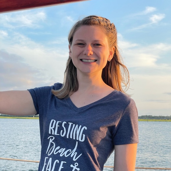 Meet your Posher, Katelyn - Picture 2 of 5